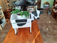 Load image into Gallery viewer, Farm Animal planters
